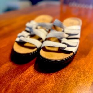 Clark’s size 12-never worn outside. Walked around in house only.Still brand new!